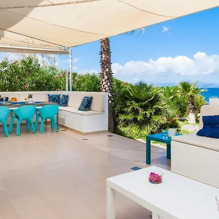 Es Buda Blau A Pie De Playa... Holiday home Arta